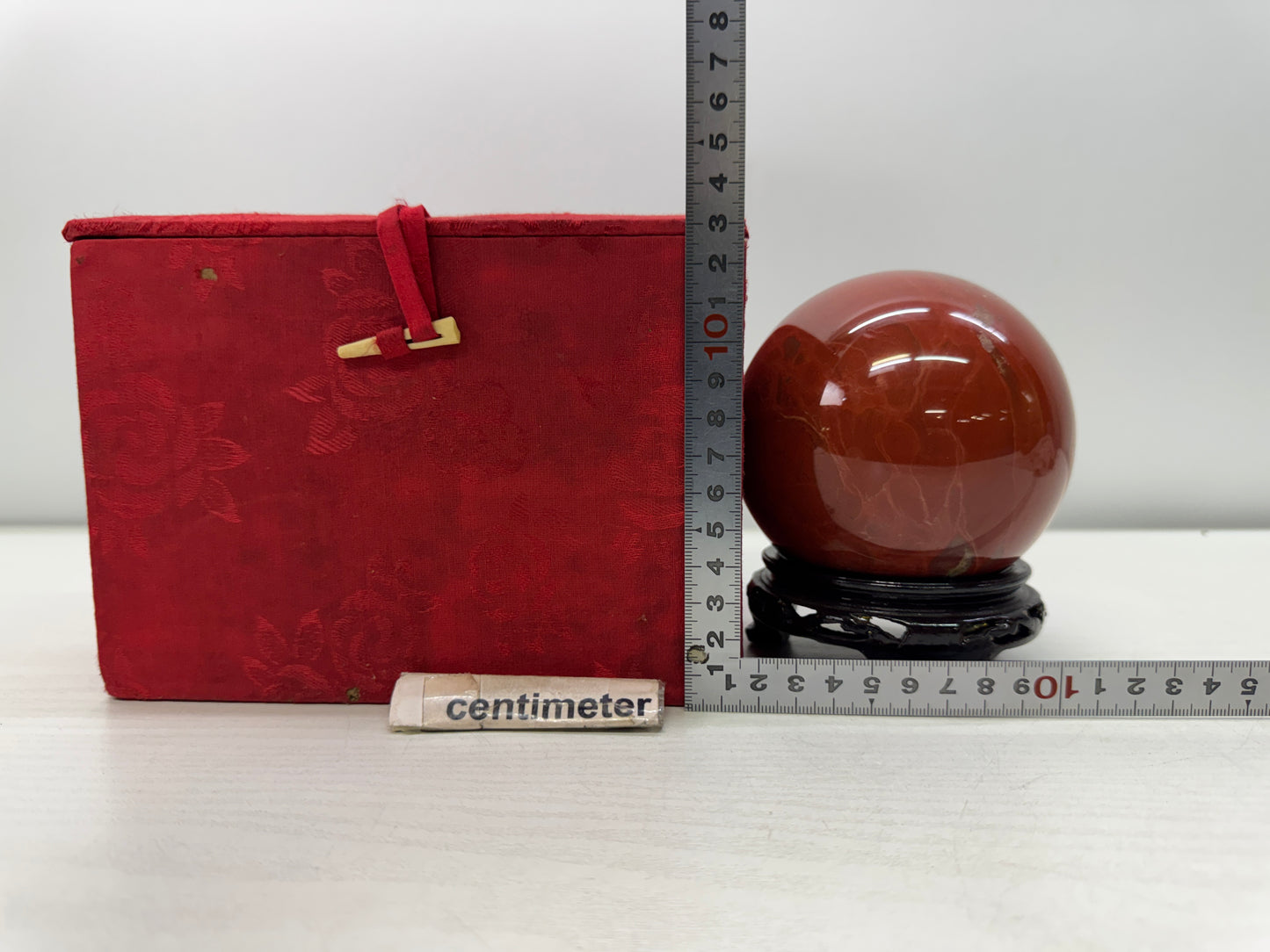 Y10974 OKIMONO natural raw Red stone Sphere wooden stand Japan antique interior