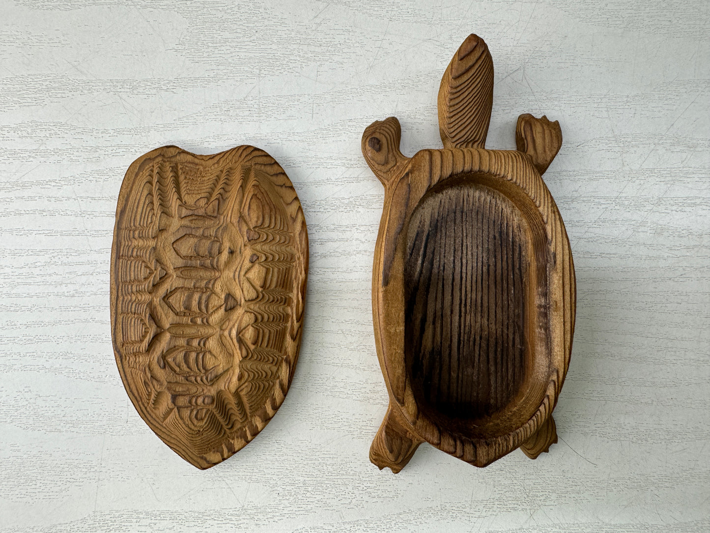 Y10978 BOX cedar wood carving Turtle accessory trinket container Japan antique