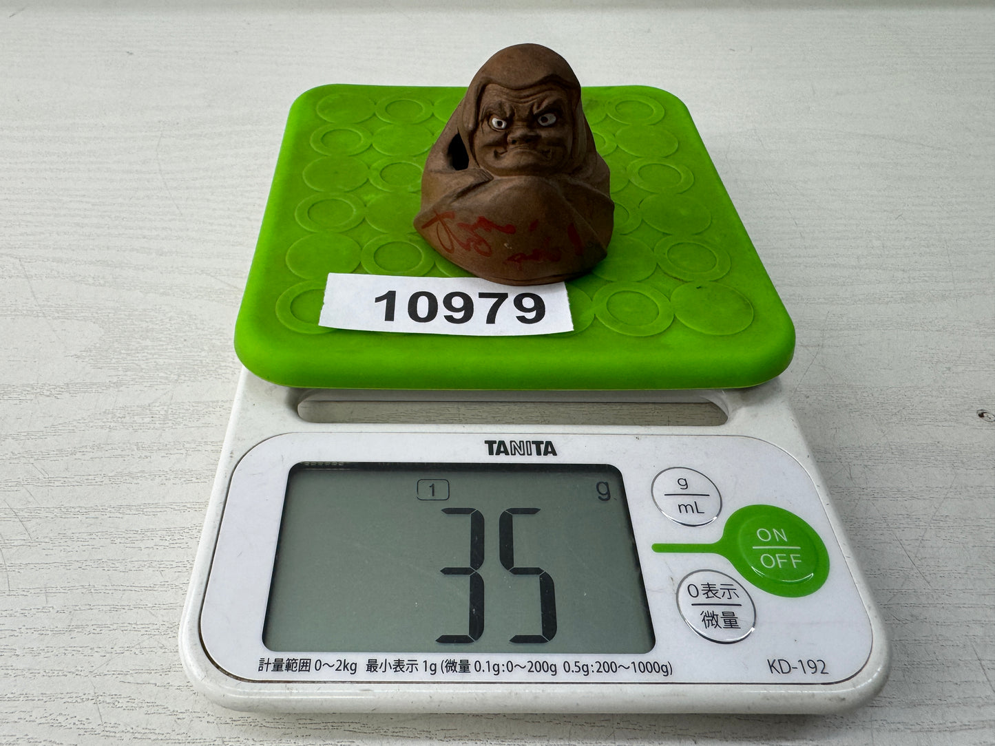Y10979 OKIMONO Inuyama-ware small Daruma figurine signed Japan antique interior