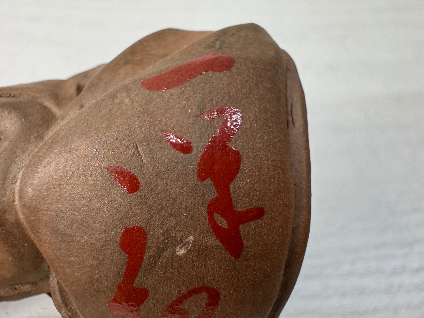 Y10979 OKIMONO Inuyama-ware small Daruma figurine signed Japan antique interior