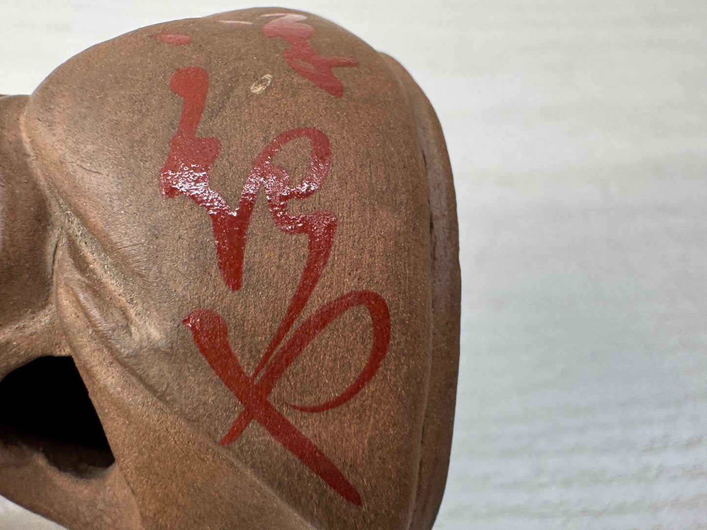 Y10979 OKIMONO Inuyama-ware small Daruma figurine signed Japan antique interior