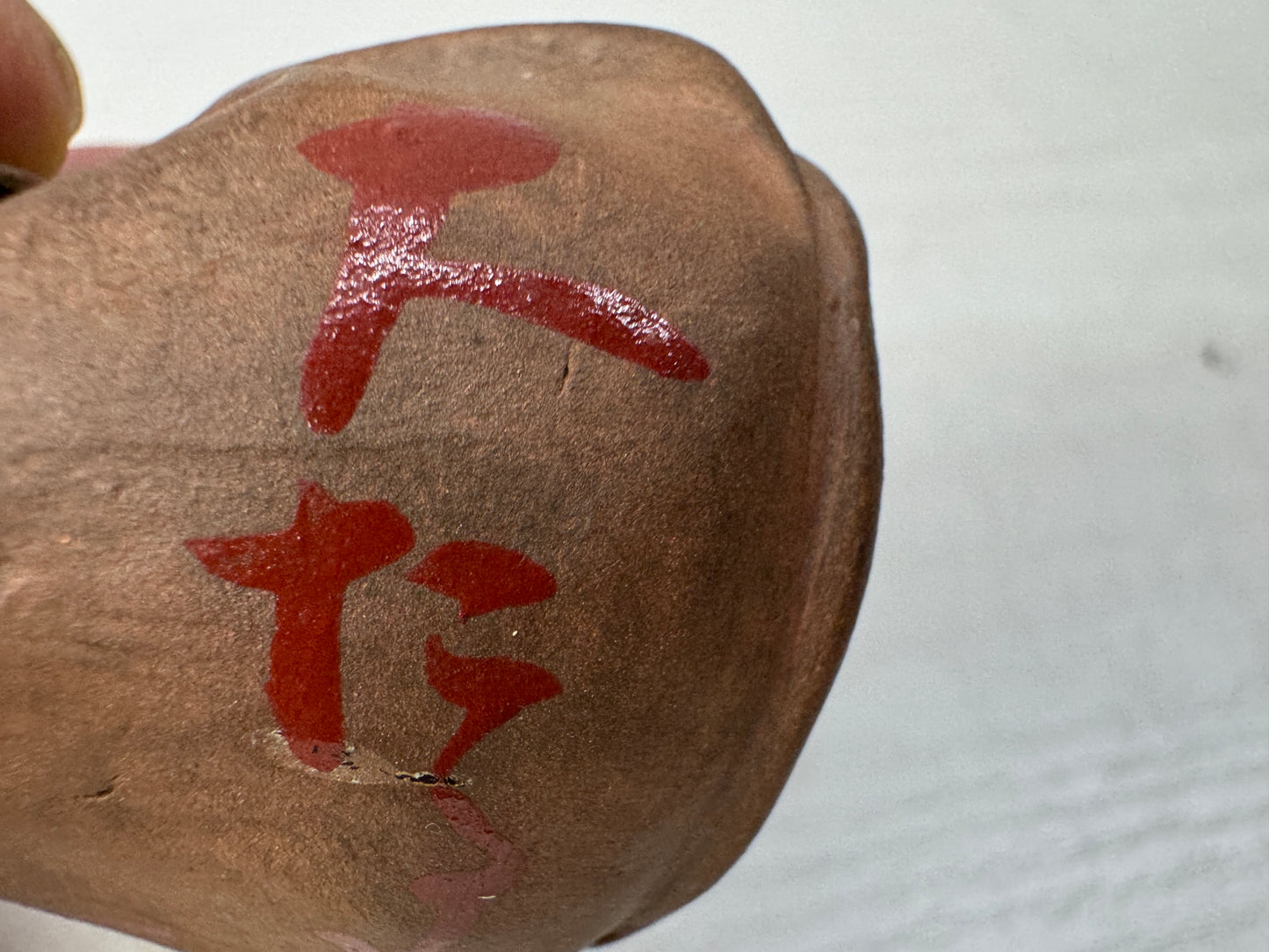 Y10979 OKIMONO Inuyama-ware small Daruma figurine signed Japan antique interior