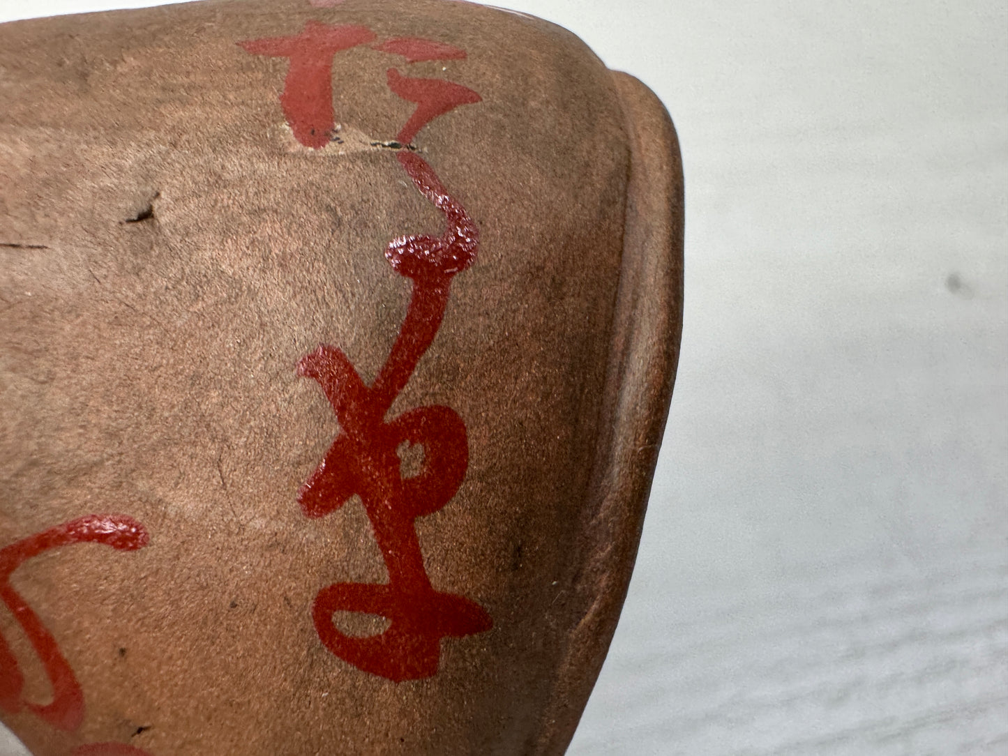 Y10979 OKIMONO Inuyama-ware small Daruma figurine signed Japan antique interior