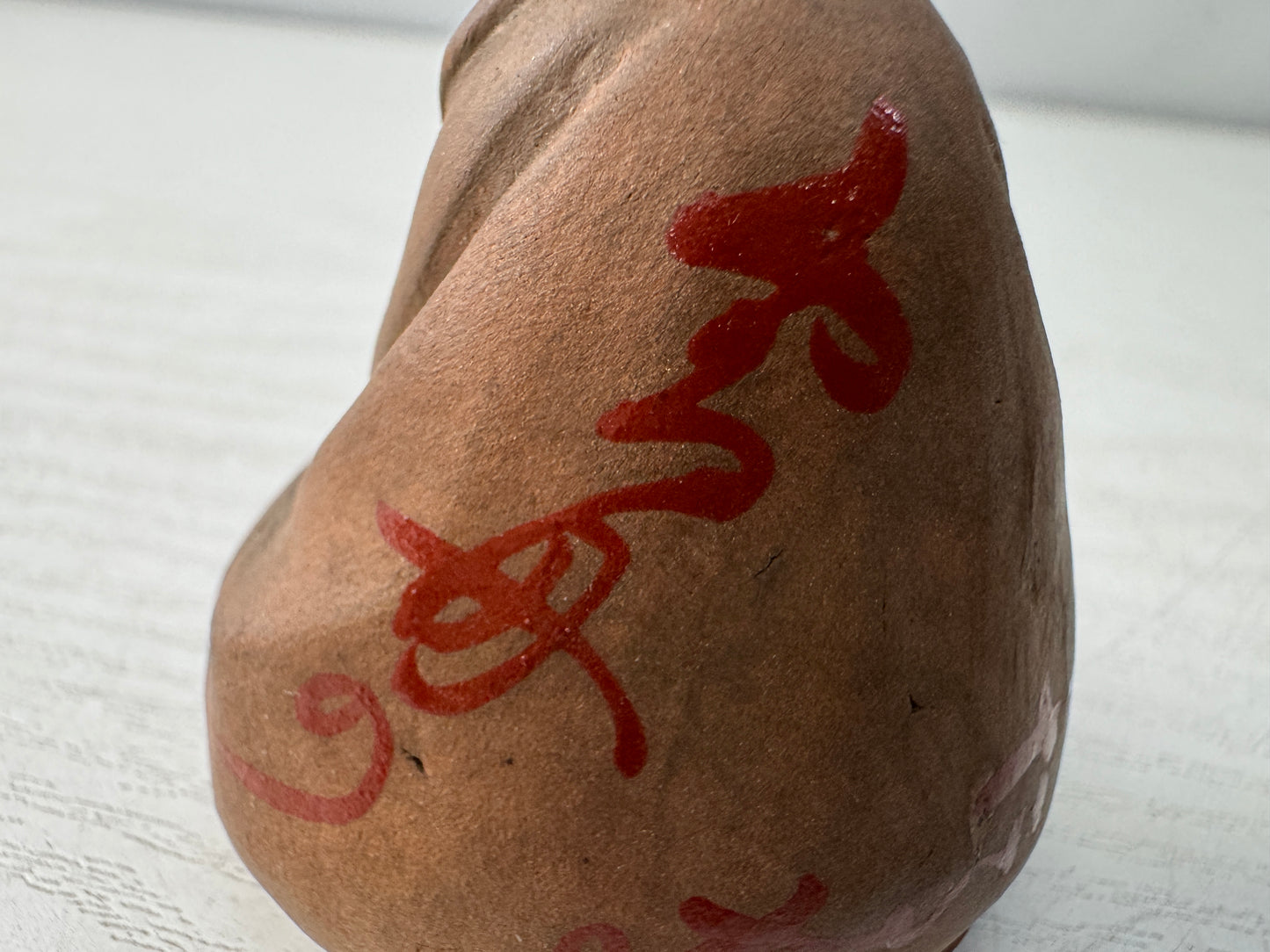 Y10979 OKIMONO Inuyama-ware small Daruma figurine signed Japan antique interior