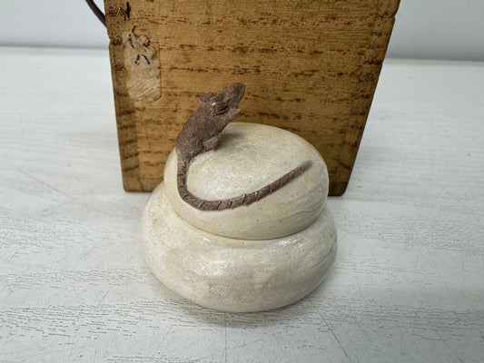 Y10982 BOX Kyo-ware Mouse signed Japan antique incense case fragrance aroma
