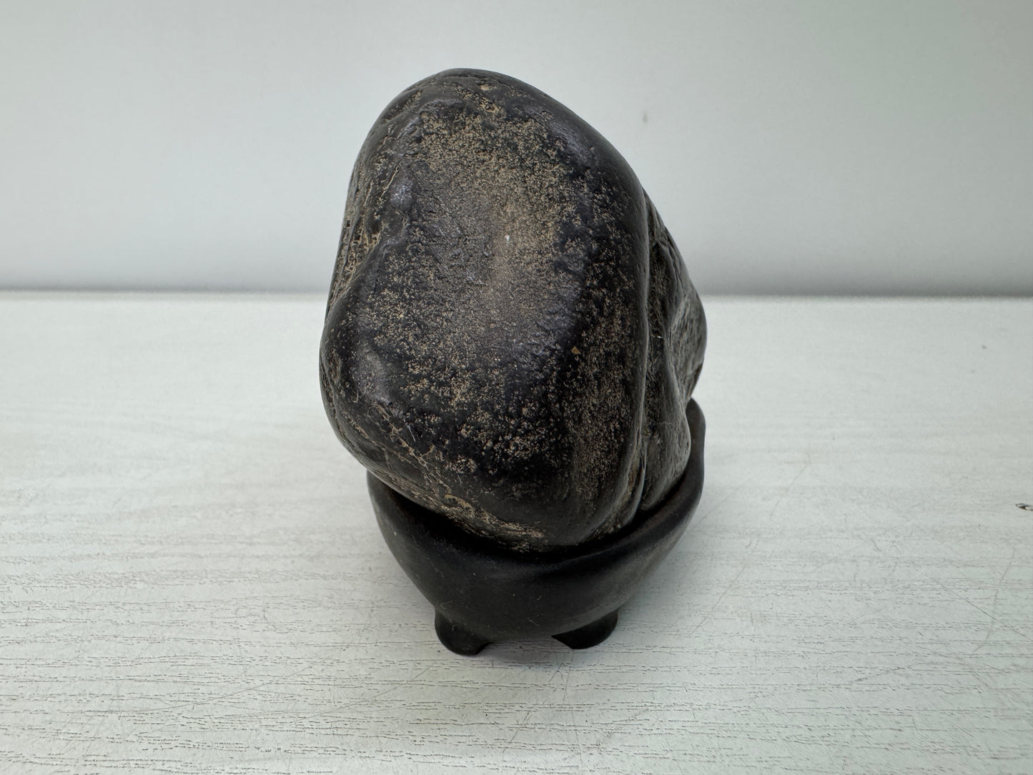 Y10992 OKIMONO Suiseki black viewing stone wooden stand Japan antique interior