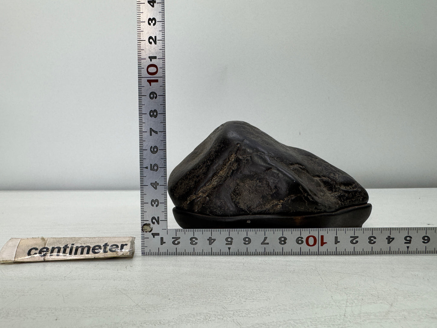 Y10992 OKIMONO Suiseki black viewing stone wooden stand Japan antique interior