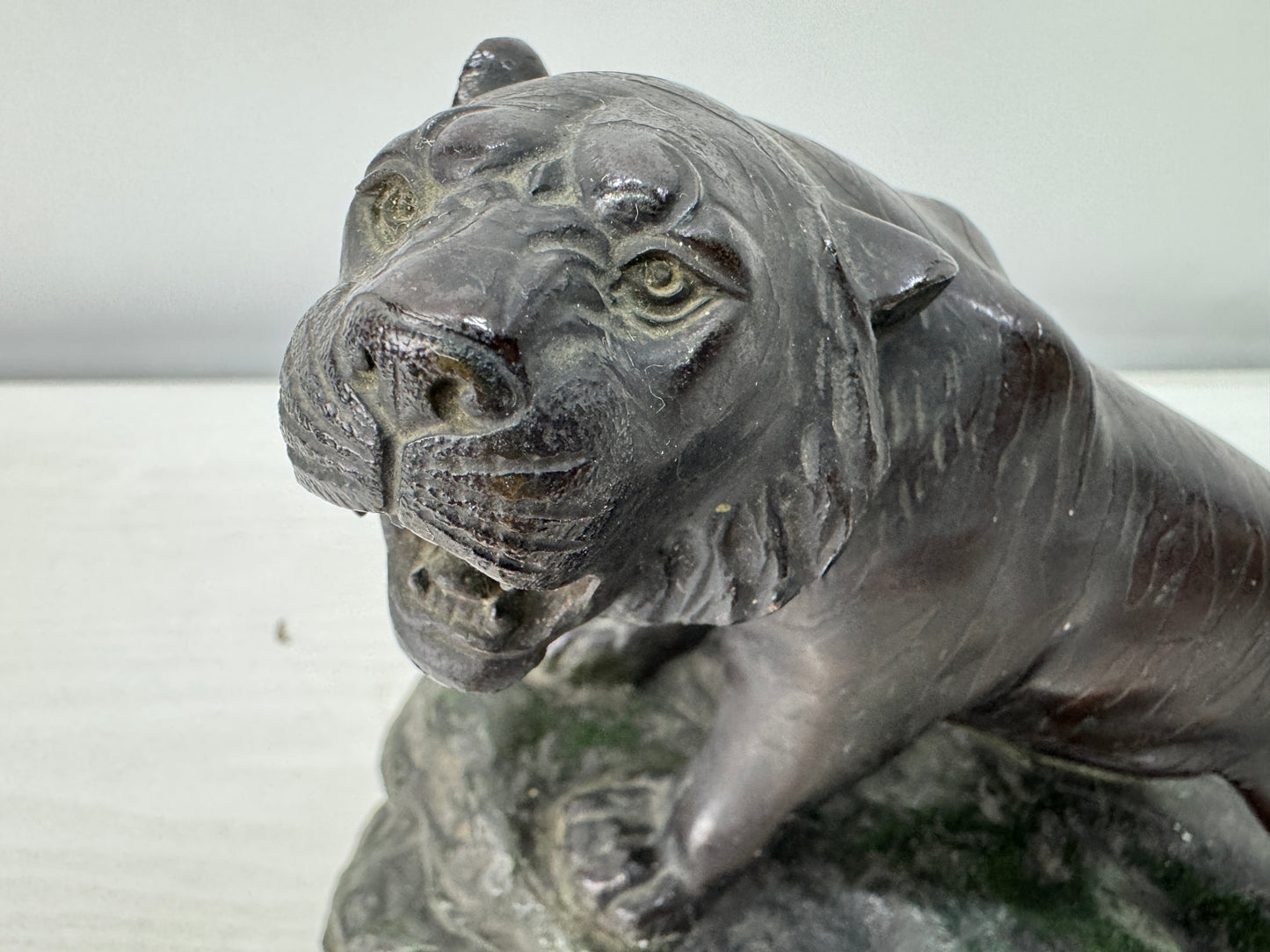 Y11003 OKIMONO metal Tiger figurine animal figure Japan antique interior decor
