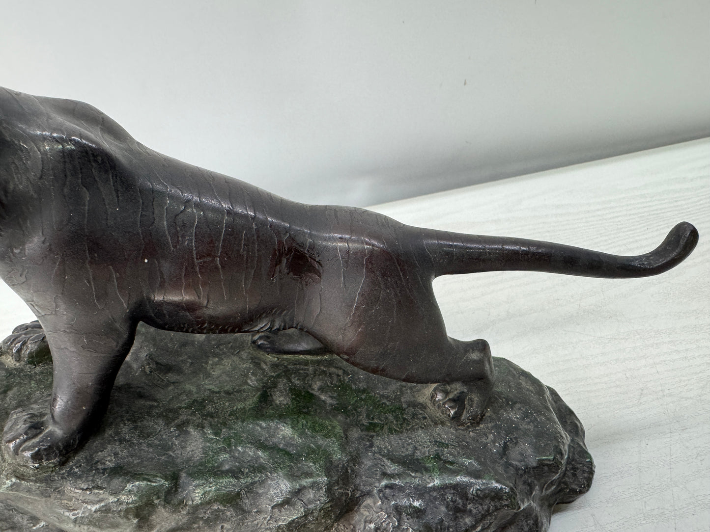 Y11003 OKIMONO metal Tiger figurine animal figure Japan antique interior decor