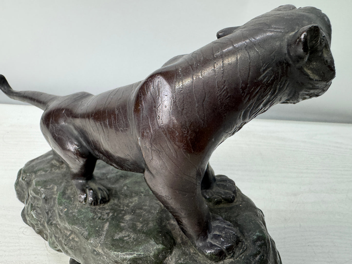 Y11003 OKIMONO metal Tiger figurine animal figure Japan antique interior decor