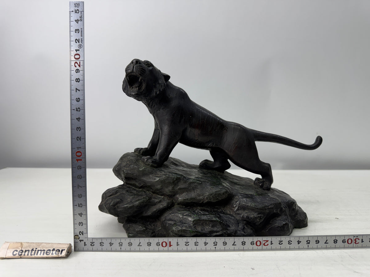 Y11003 OKIMONO metal Tiger figurine animal figure Japan antique interior decor