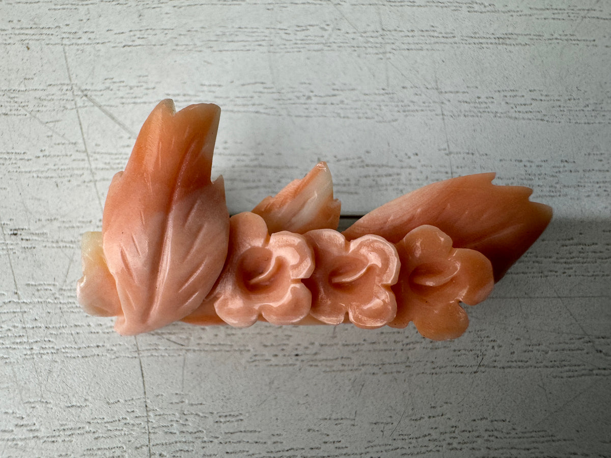 Y11027 BROOCH Genuine Coral Floral sculpture Japan antique accessory fashion