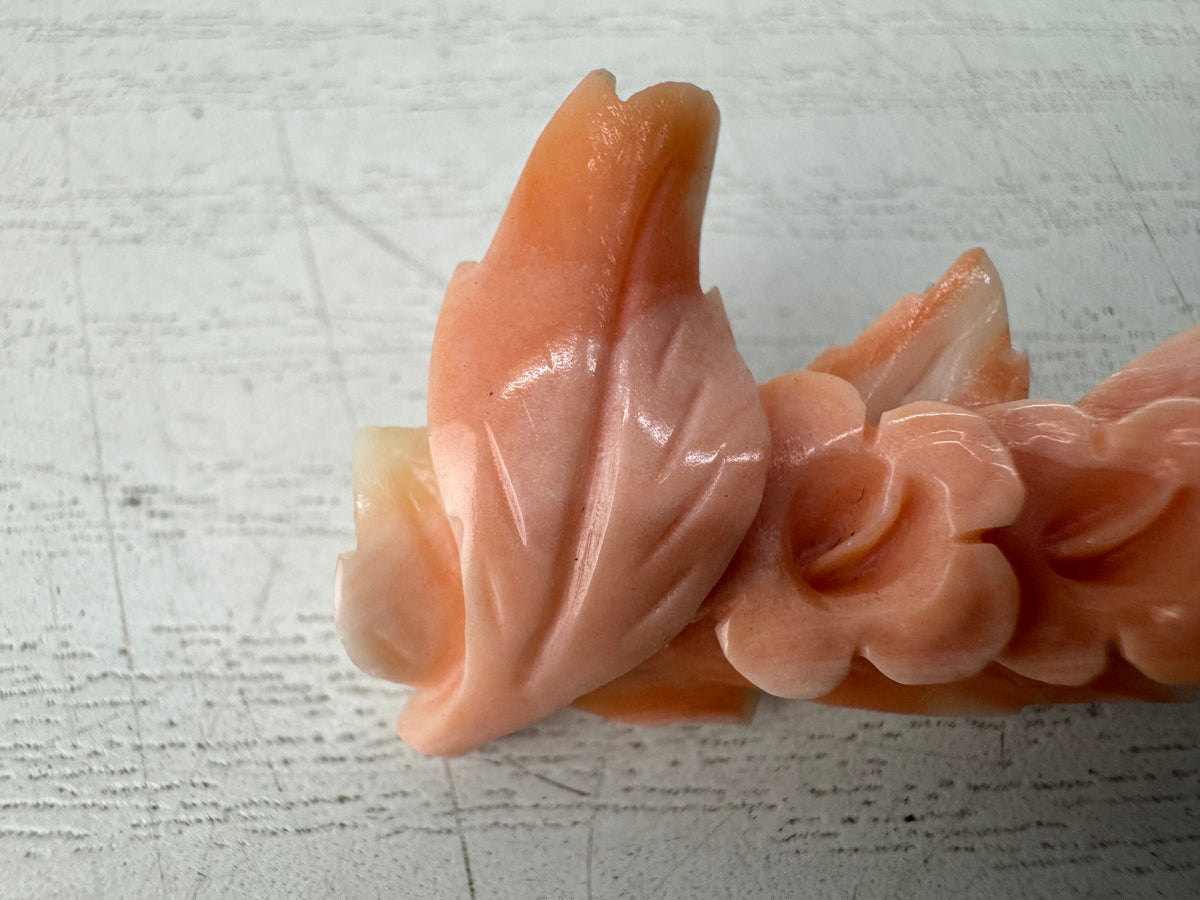 Y11027 BROOCH Genuine Coral Floral sculpture Japan antique accessory fashion