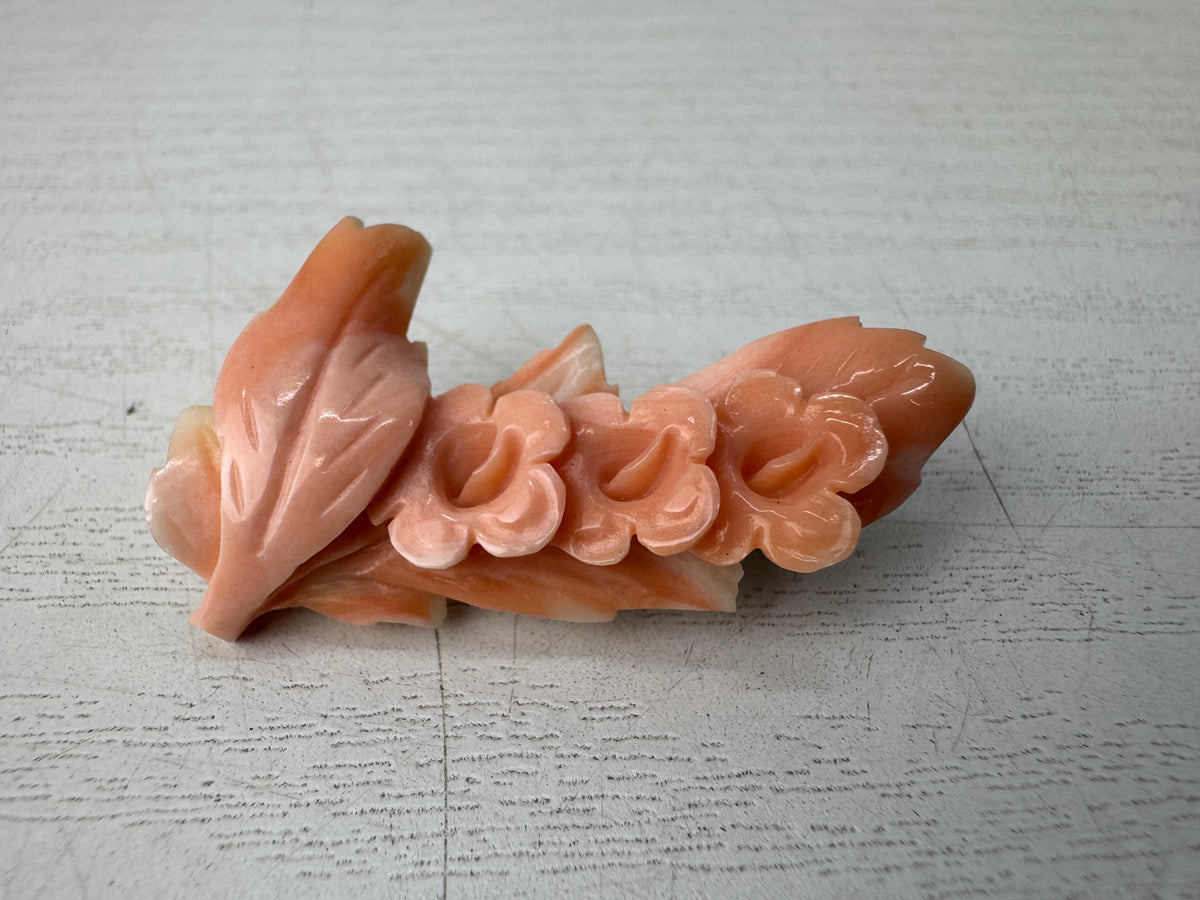 Y11027 BROOCH Genuine Coral Floral sculpture Japan antique accessory fashion