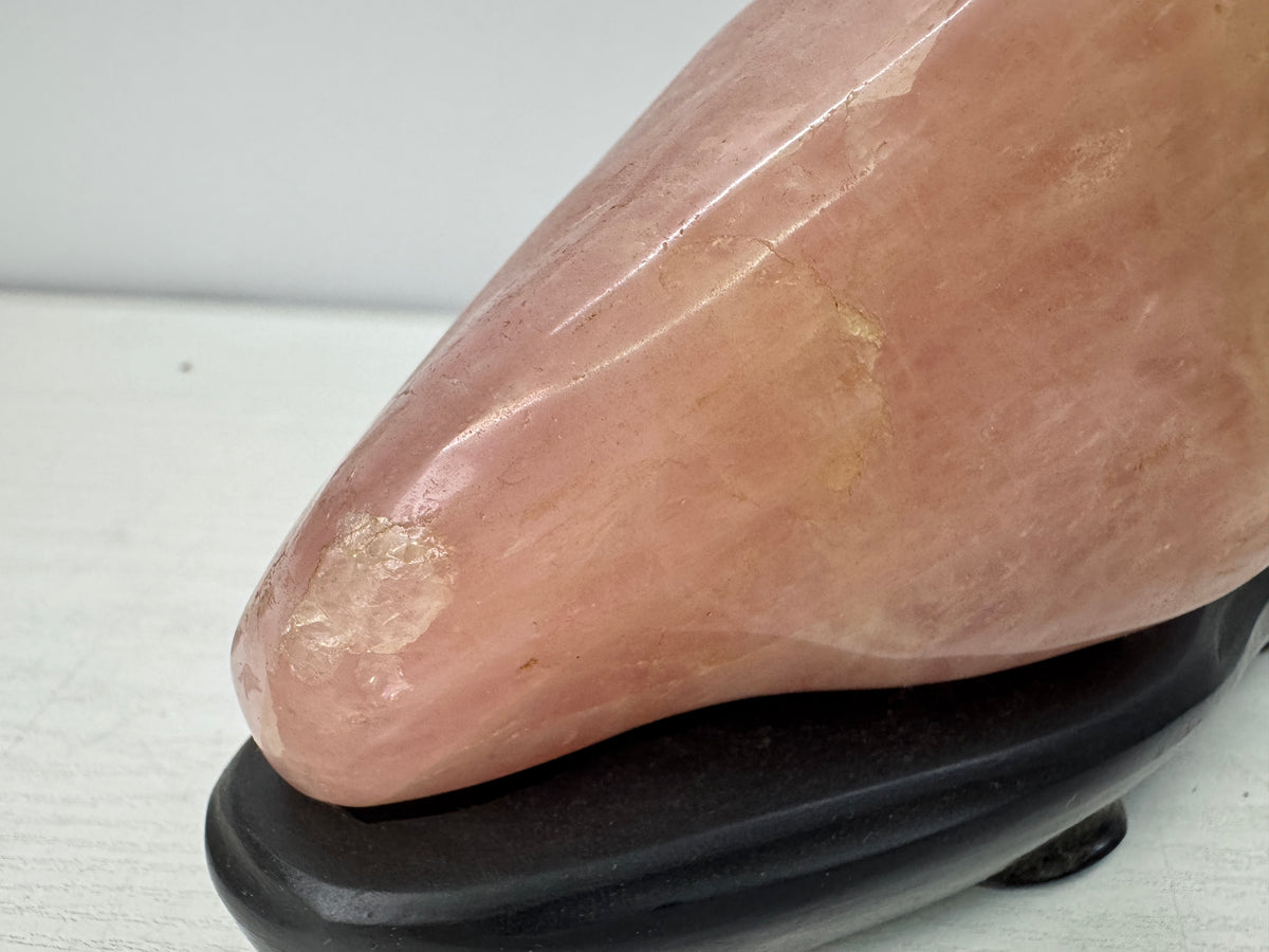 Y11055 OKIMONO Rose Quartz raw stone wooden stand Japan antique interior decor