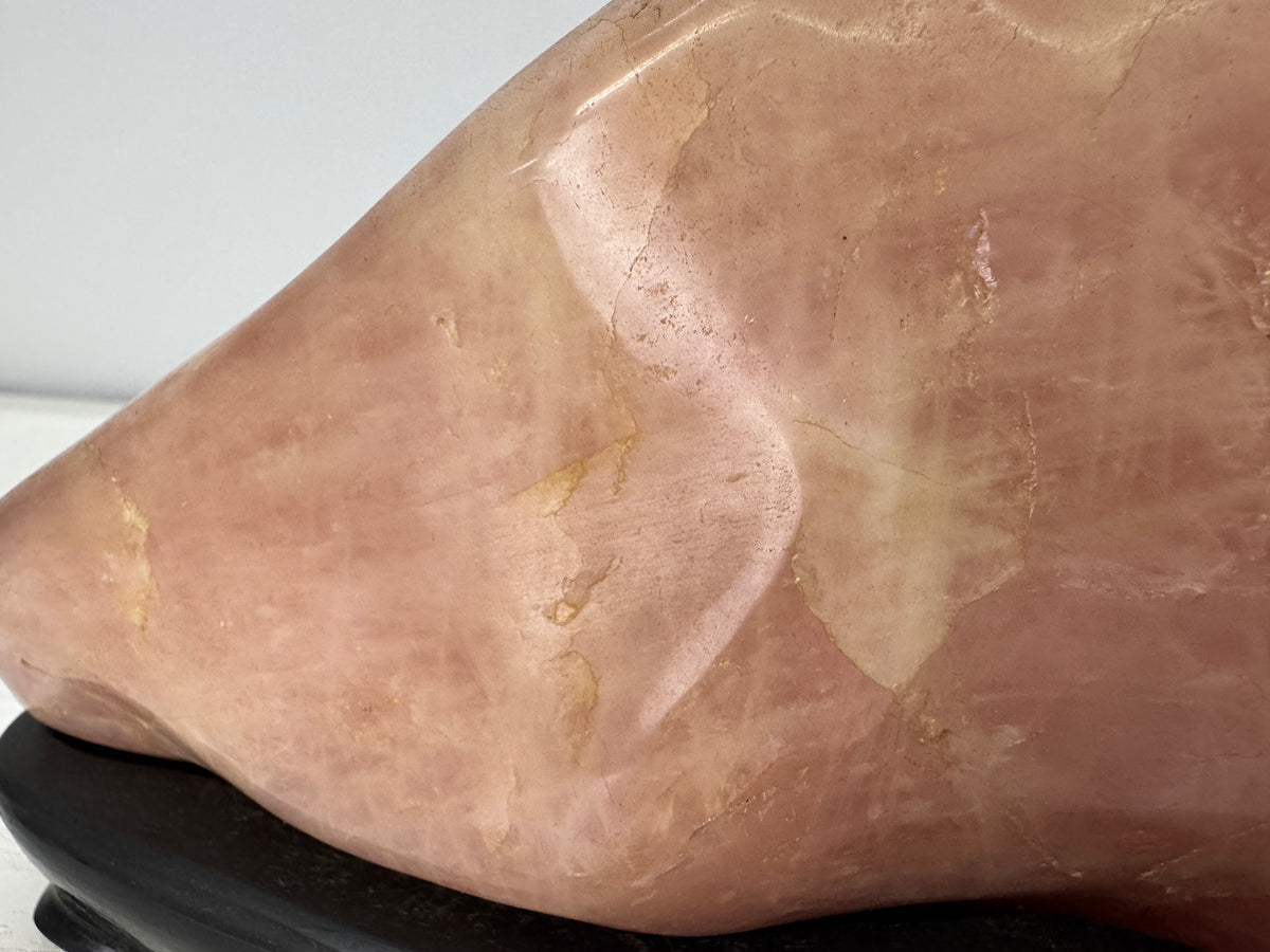 Y11055 OKIMONO Rose Quartz raw stone wooden stand Japan antique interior decor