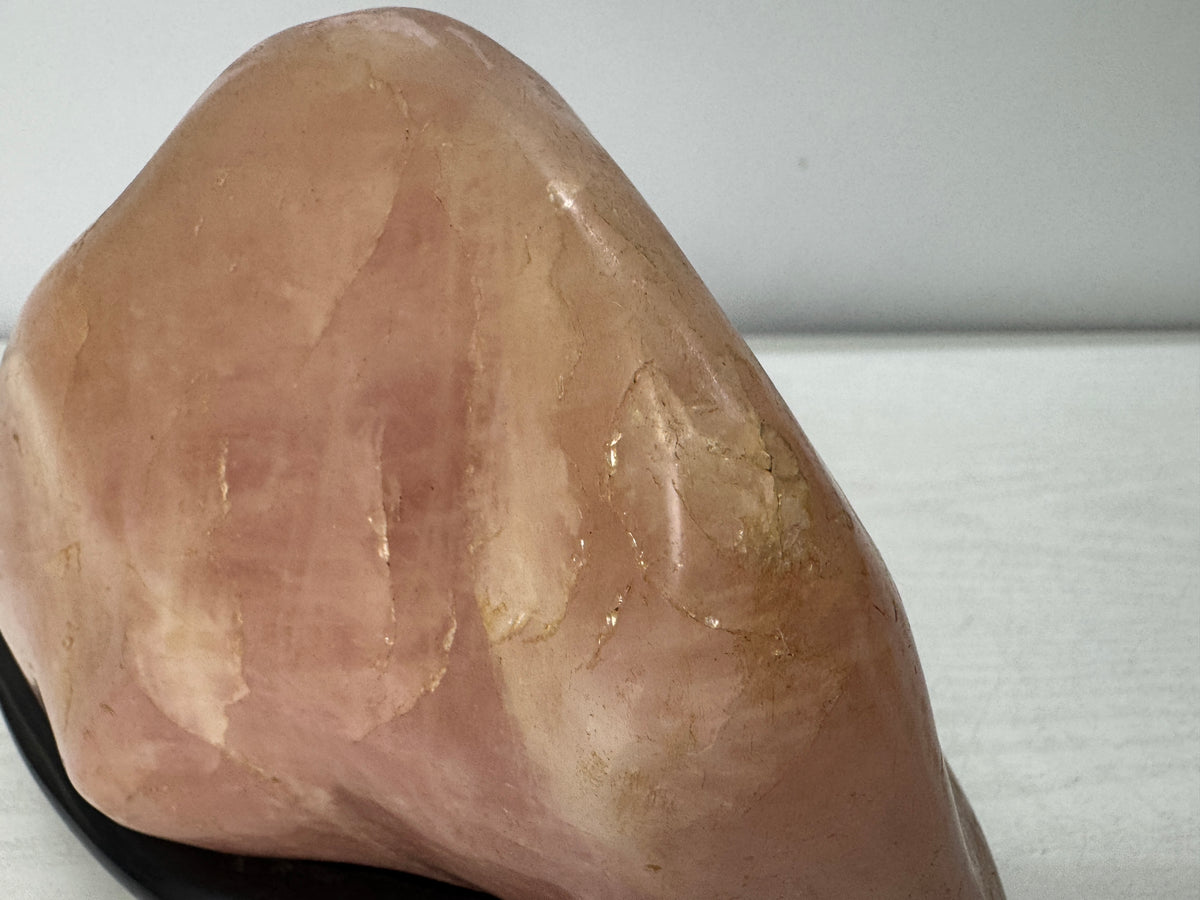 Y11055 OKIMONO Rose Quartz raw stone wooden stand Japan antique interior decor