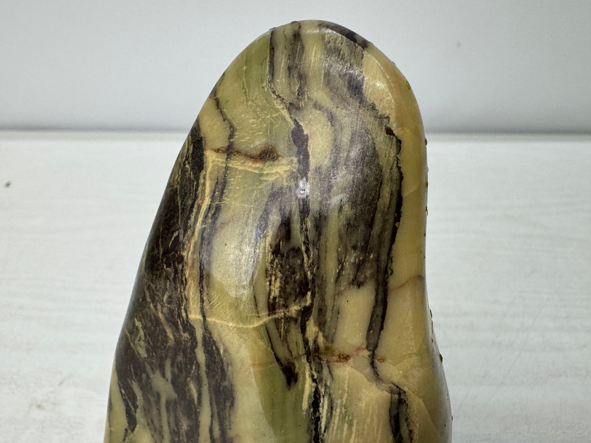 Y11059 OKIMONO Striped Agate viewing stone wooden stand Japan antique interior