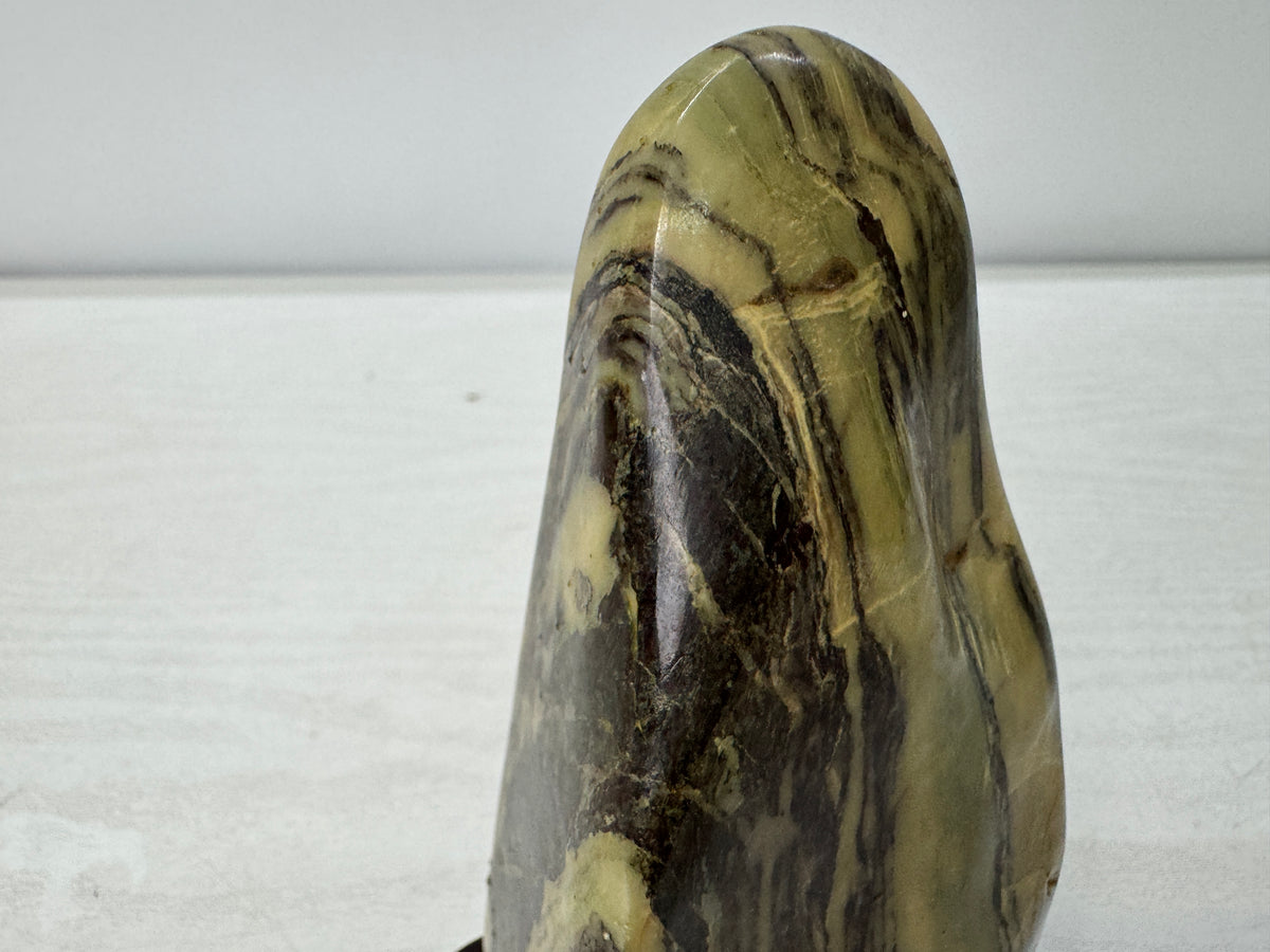 Y11059 OKIMONO Striped Agate viewing stone wooden stand Japan antique interior