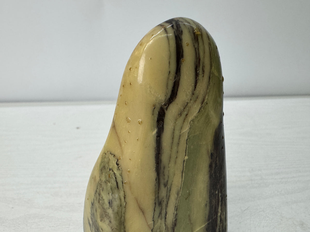 Y11059 OKIMONO Striped Agate viewing stone wooden stand Japan antique interior