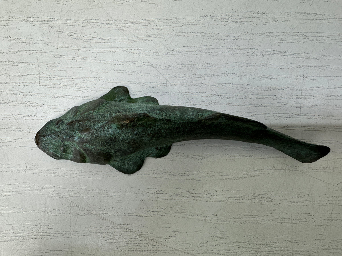 Y11070 OKIMONO Bronze Paperweight Fish signed box Japan antique figure figurine