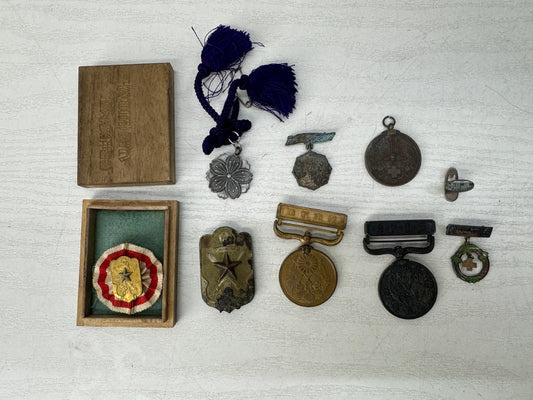 Y11105 KUNSHO Imperial Japan army Military medal Badge pins set Japan vintage