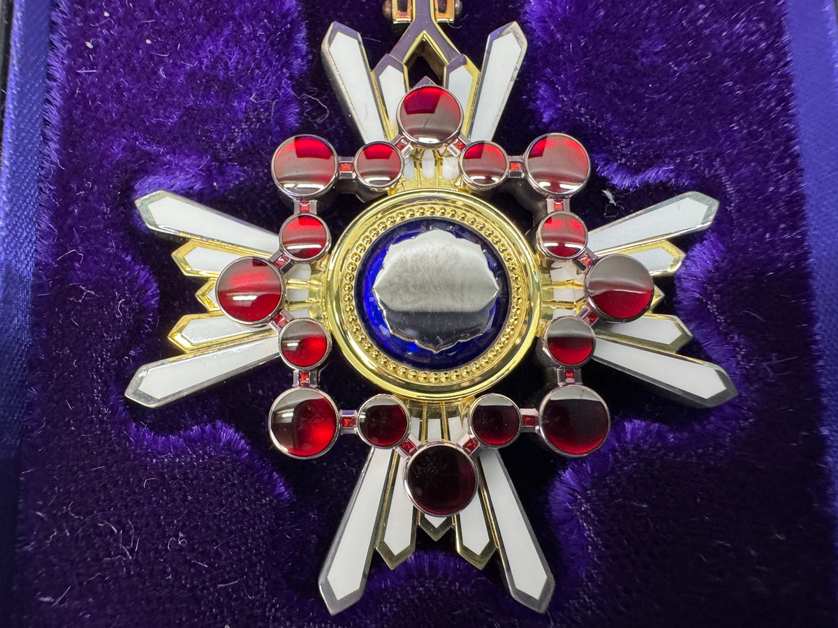 Y11106 KUNSHO Order of the Sacred Treasure Silver Rays box Japan military medal