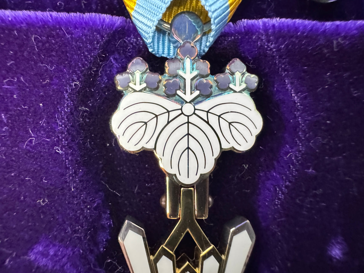 Y11106 KUNSHO Order of the Sacred Treasure Silver Rays box Japan military medal