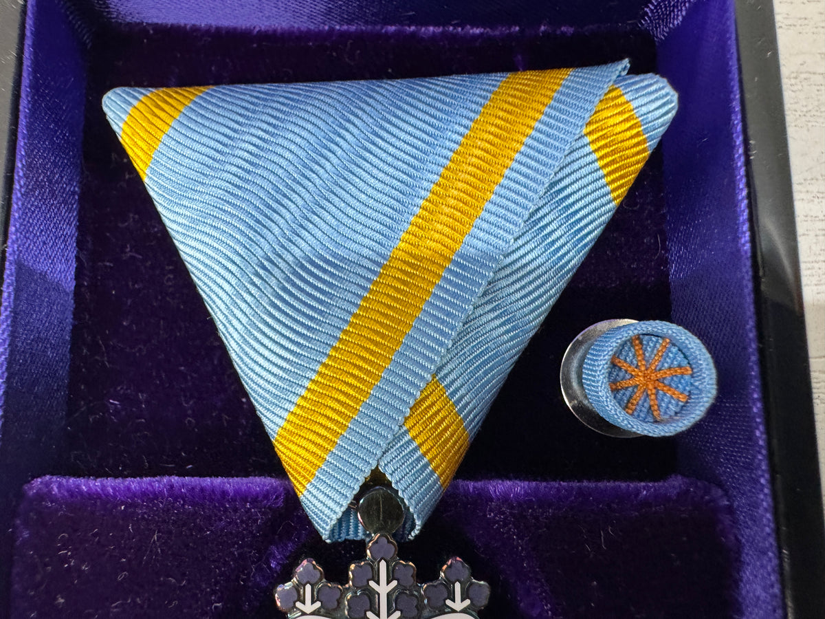 Y11106 KUNSHO Order of the Sacred Treasure Silver Rays box Japan military medal