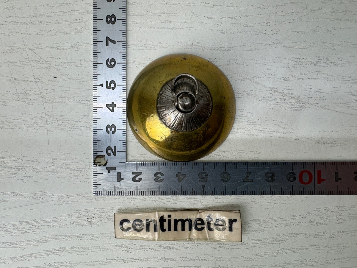 Y11154 NETSUKE Manju-style metal Sagemono Japan antique kimono accessory fashion