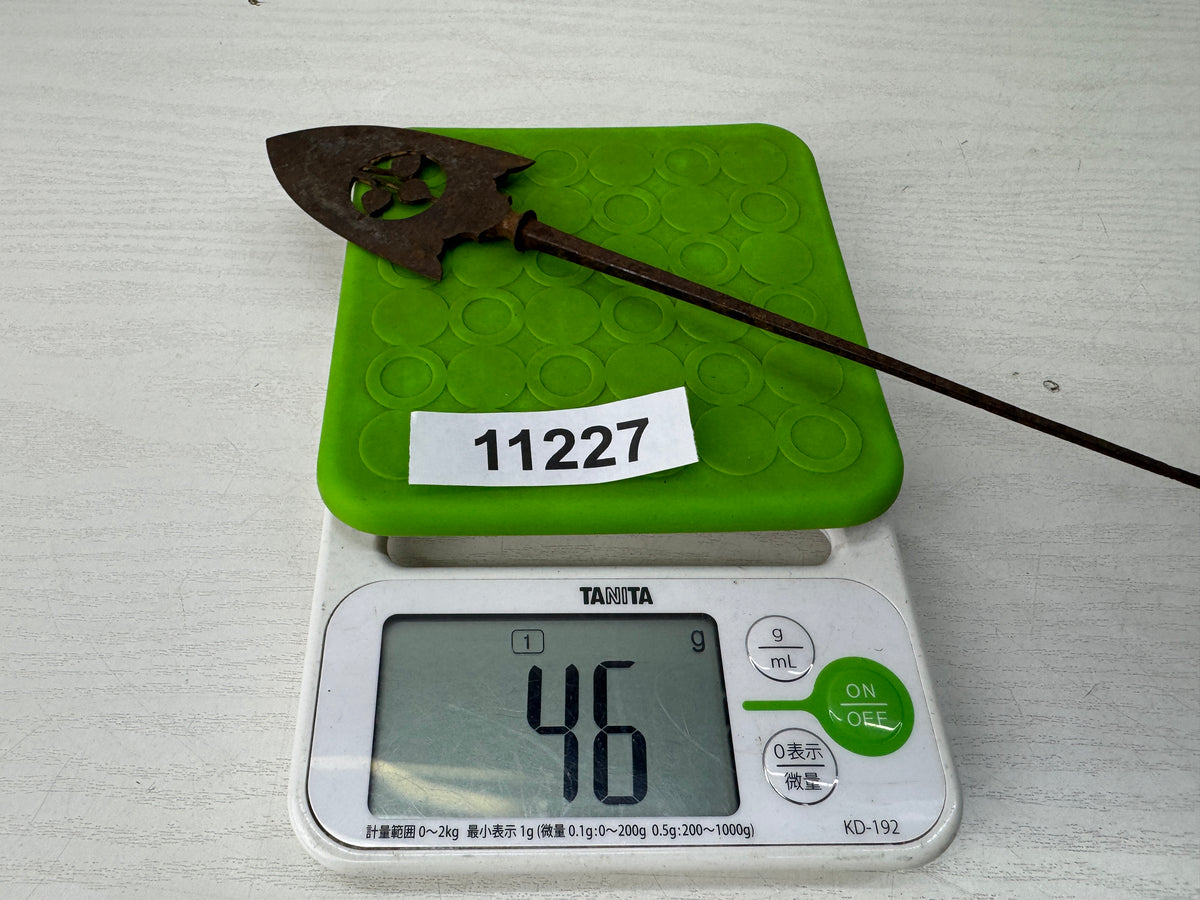 Y11227 YAJIRI Iron Arrowhead Mitsuba-aoi openwork Japan antique weapon bow arrow
