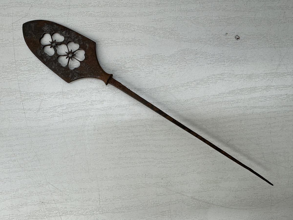 Y11228 YAJIRI Iron Arrowhead Cherry blossom openwork signed Japan antique weapon
