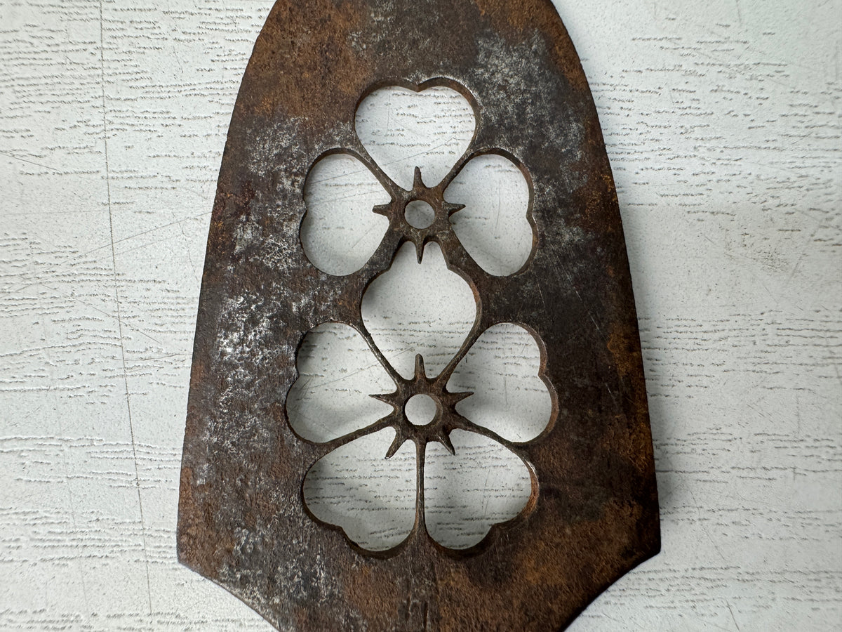 Y11228 YAJIRI Iron Arrowhead Cherry blossom openwork signed Japan antique weapon