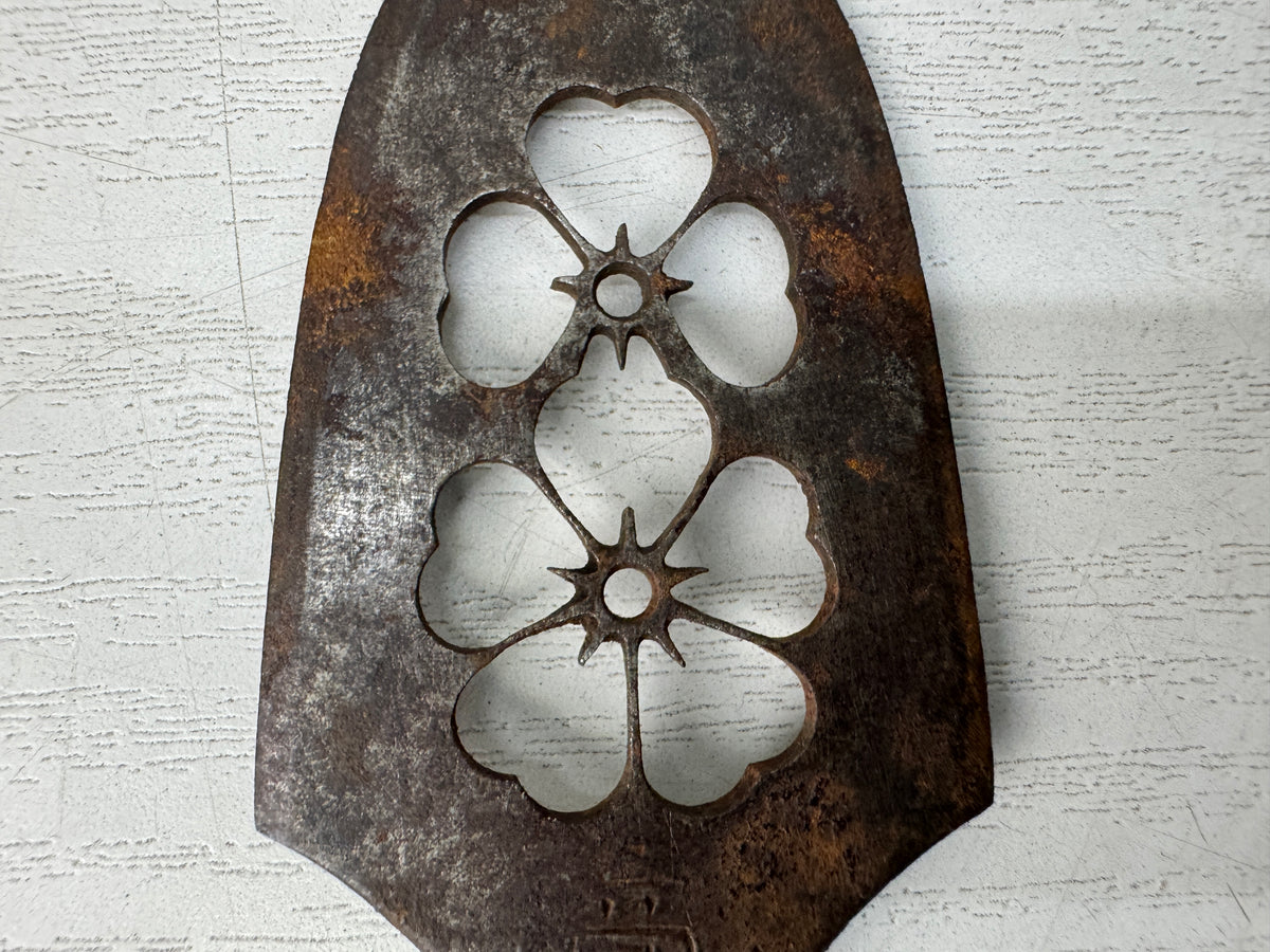Y11228 YAJIRI Iron Arrowhead Cherry blossom openwork signed Japan antique weapon