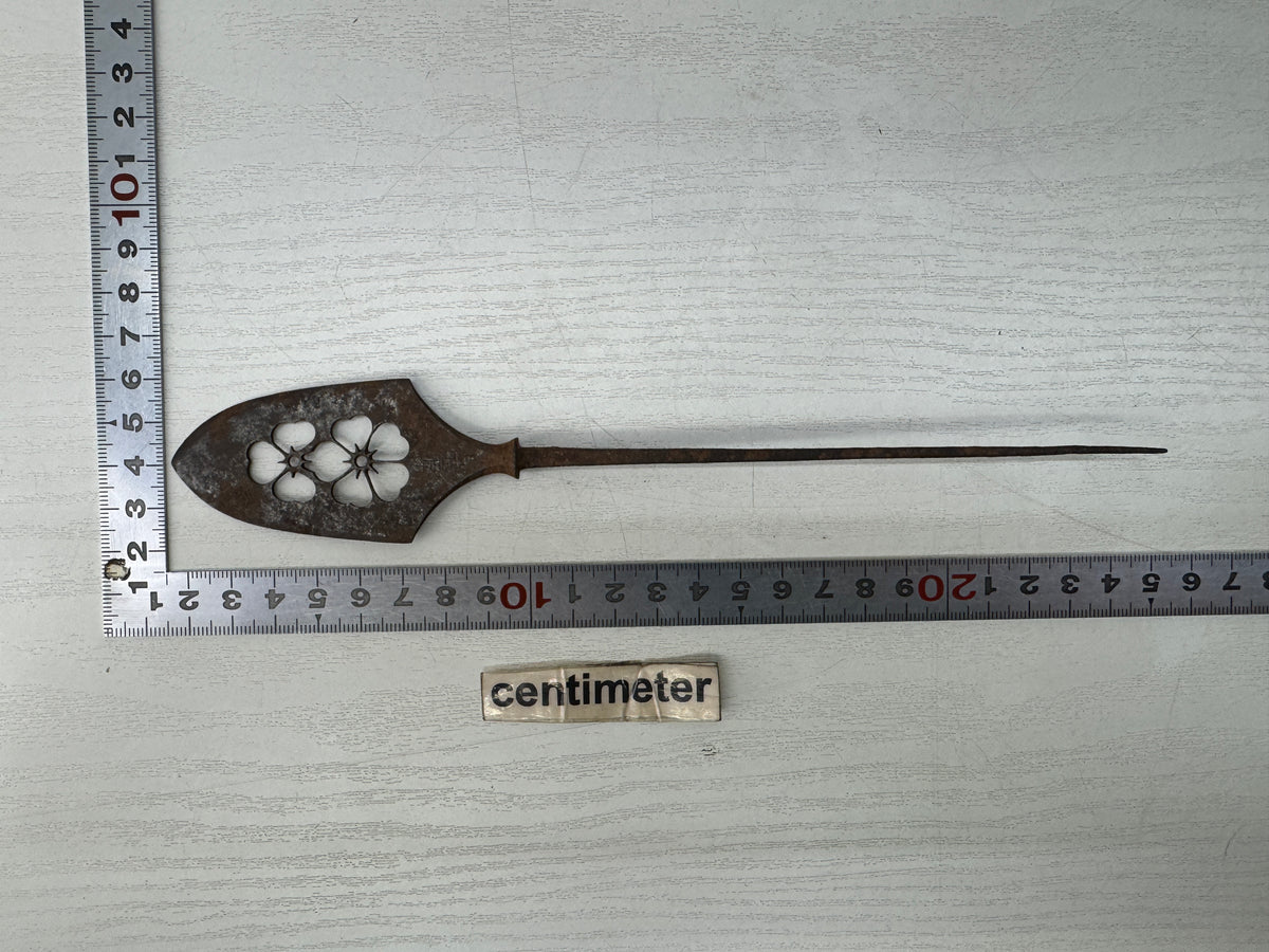 Y11228 YAJIRI Iron Arrowhead Cherry blossom openwork signed Japan antique weapon