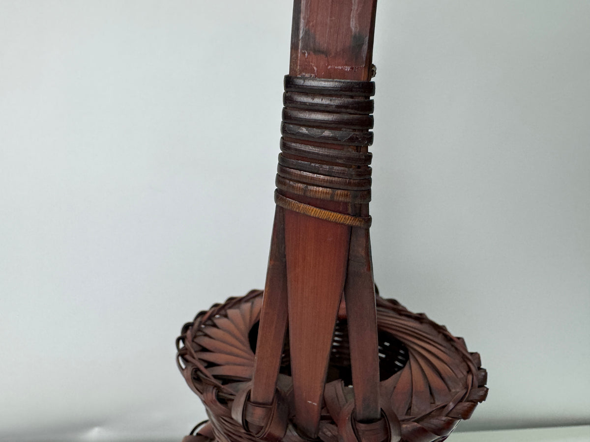 Y11233 Bamboo Woven Basket Flower vase ikebana floral arrangement Japan antique