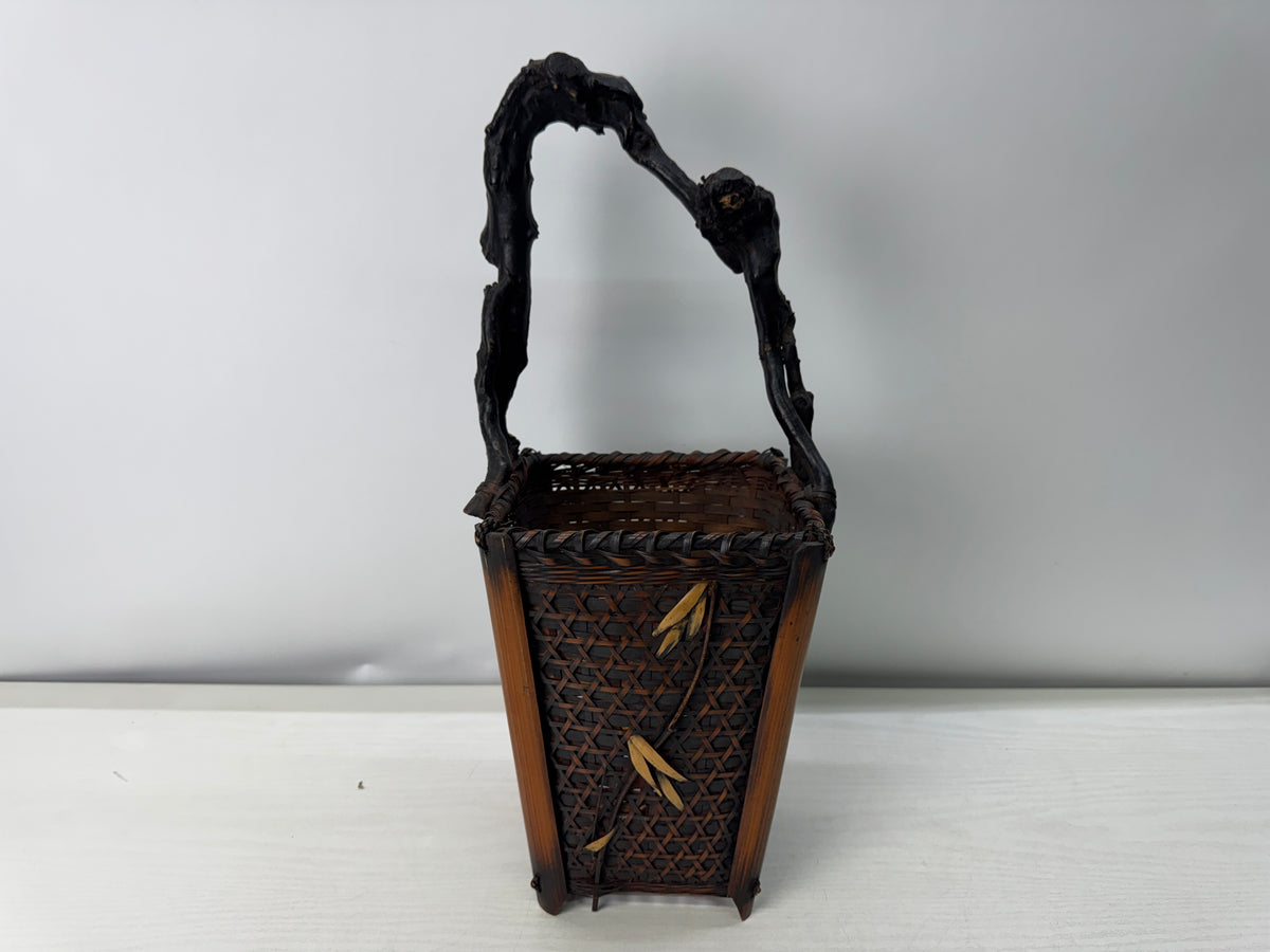 Y11234 Bamboo Woven Basket Flower vase ikebana floral arrangement Japan antique