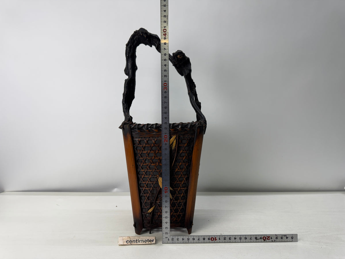 Y11234 Bamboo Woven Basket Flower vase ikebana floral arrangement Japan antique