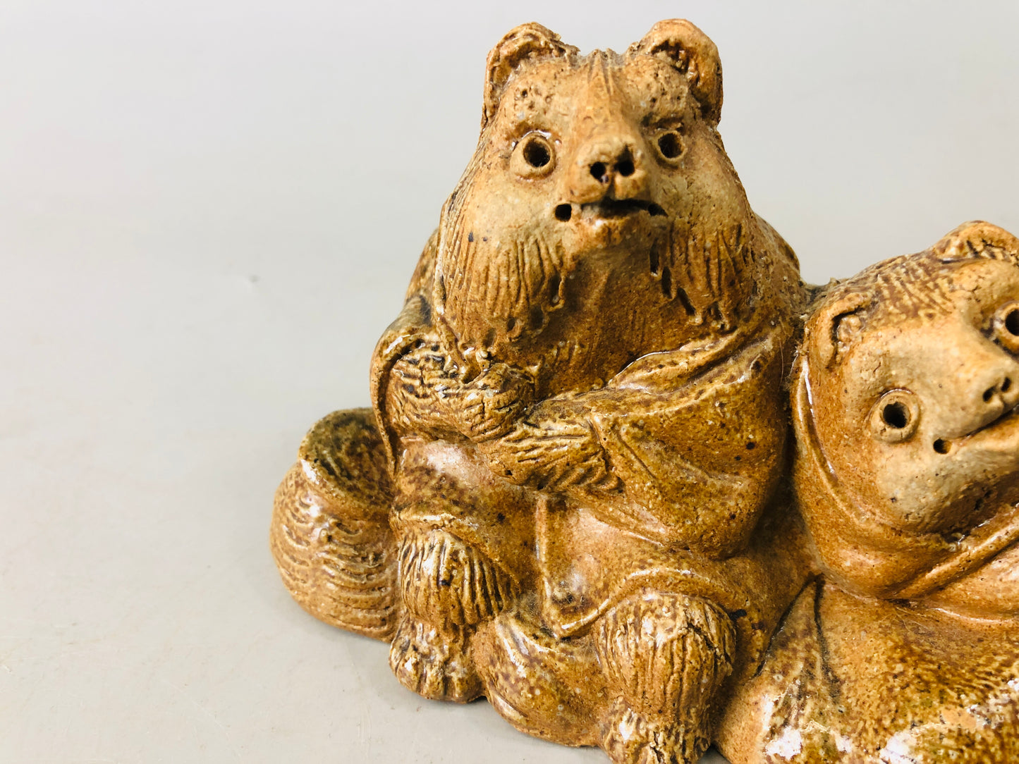 Y7186 OKIMONO Shigaraki-ware Raccoon dog pair figurine signed Japan antique