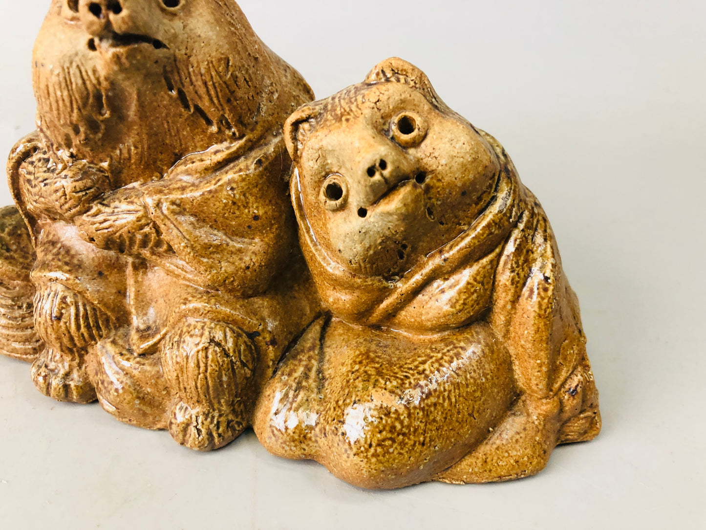 Y7186 OKIMONO Shigaraki-ware Raccoon dog pair figurine signed Japan antique