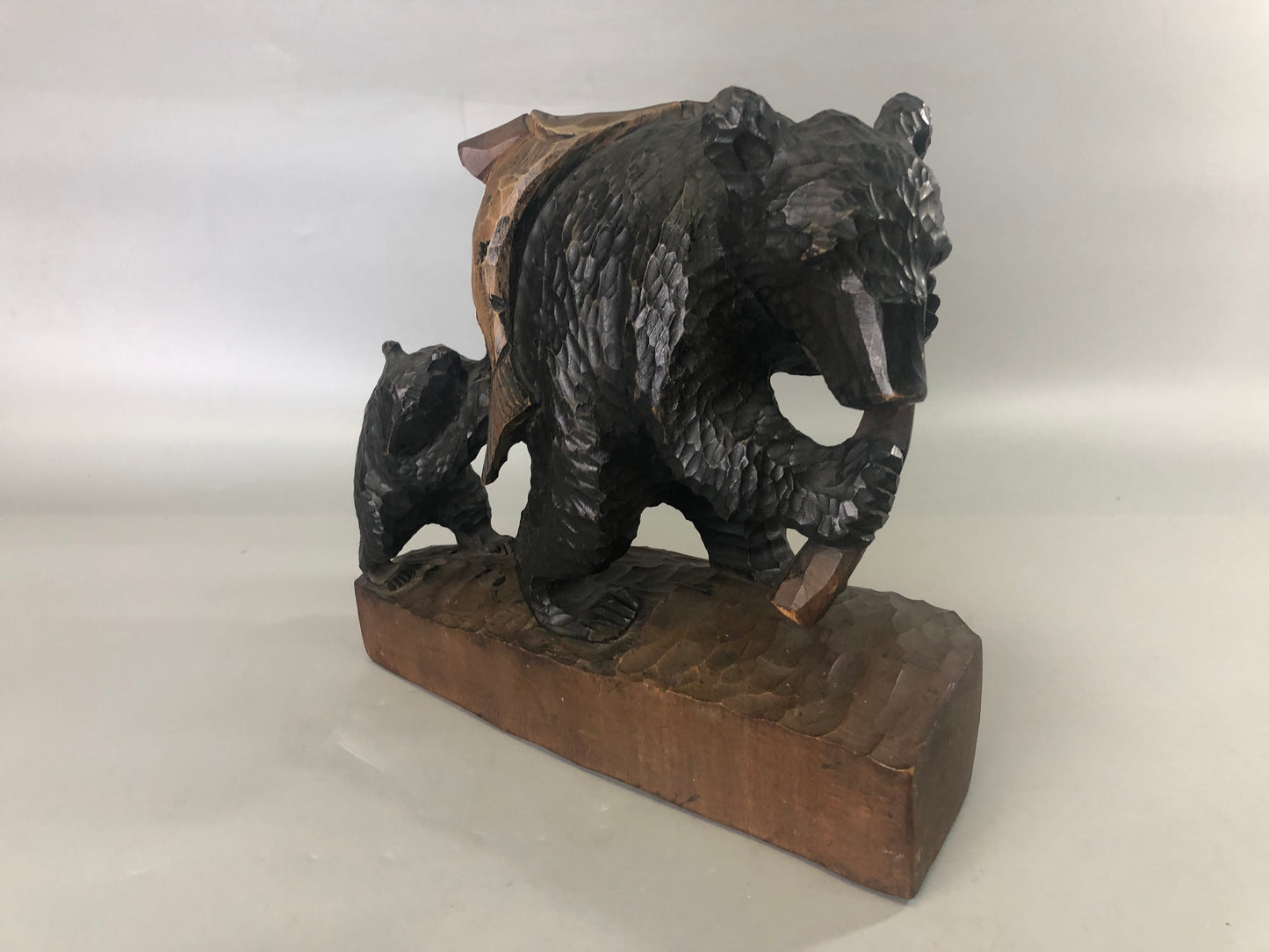 Y7419 OKIMONO wood carving Bear cub figurine Japan antique interior figure