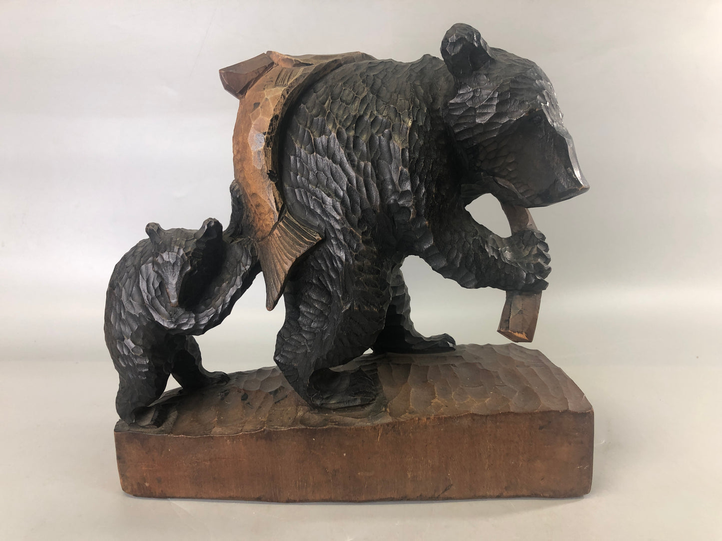 Y7419 OKIMONO wood carving Bear cub figurine Japan antique interior figure