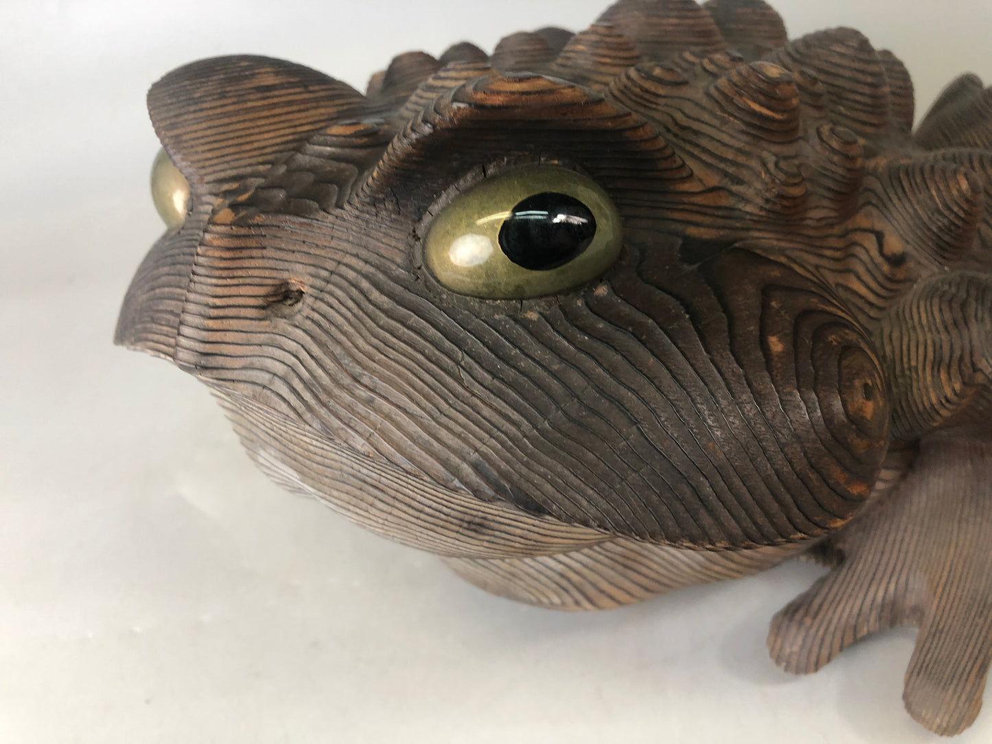 Y7426 OKIMONO wood carving frog figurine yakisugi burnt cedar Japan antique