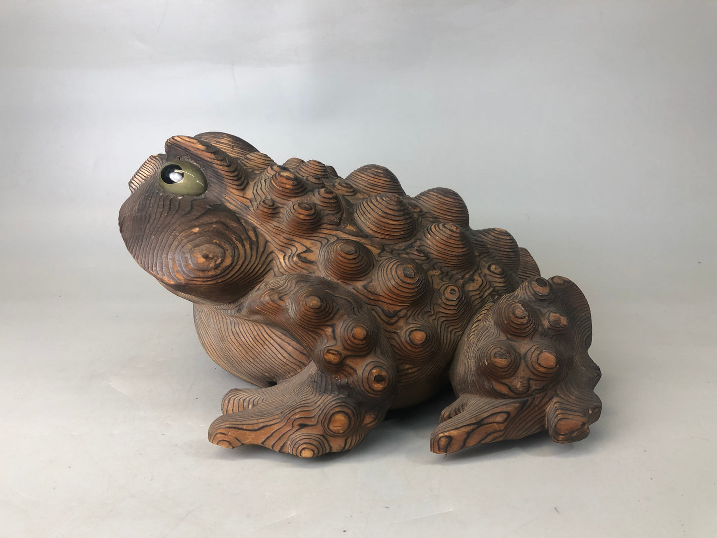 Y7426 OKIMONO wood carving frog figurine yakisugi burnt cedar Japan antique