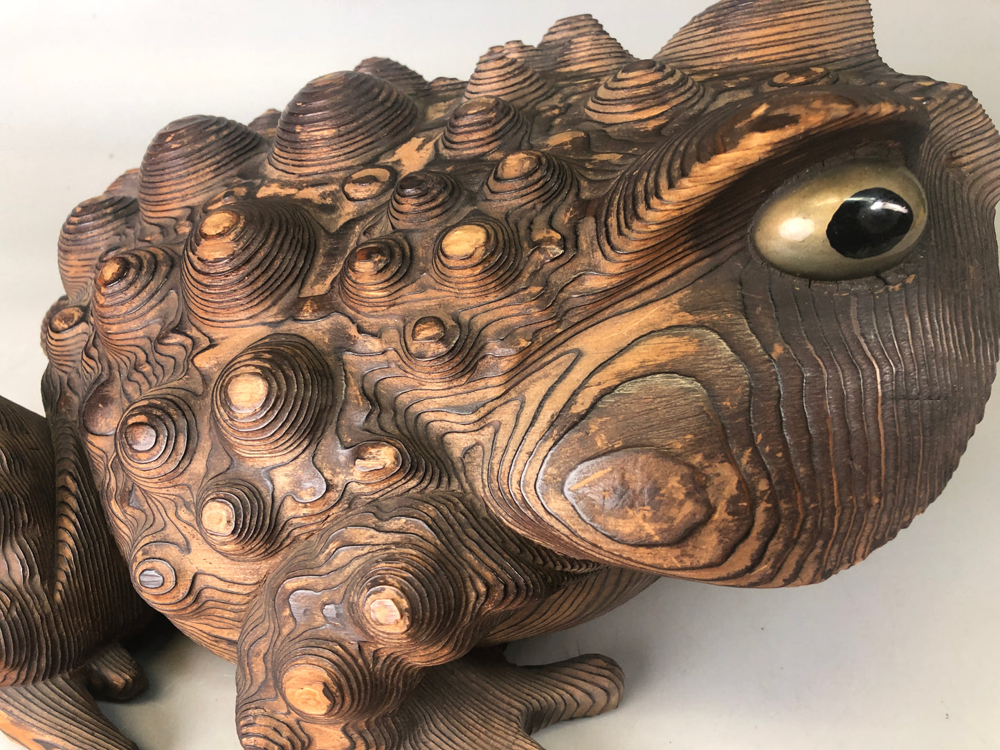 Y7426 OKIMONO wood carving frog figurine yakisugi burnt cedar Japan antique