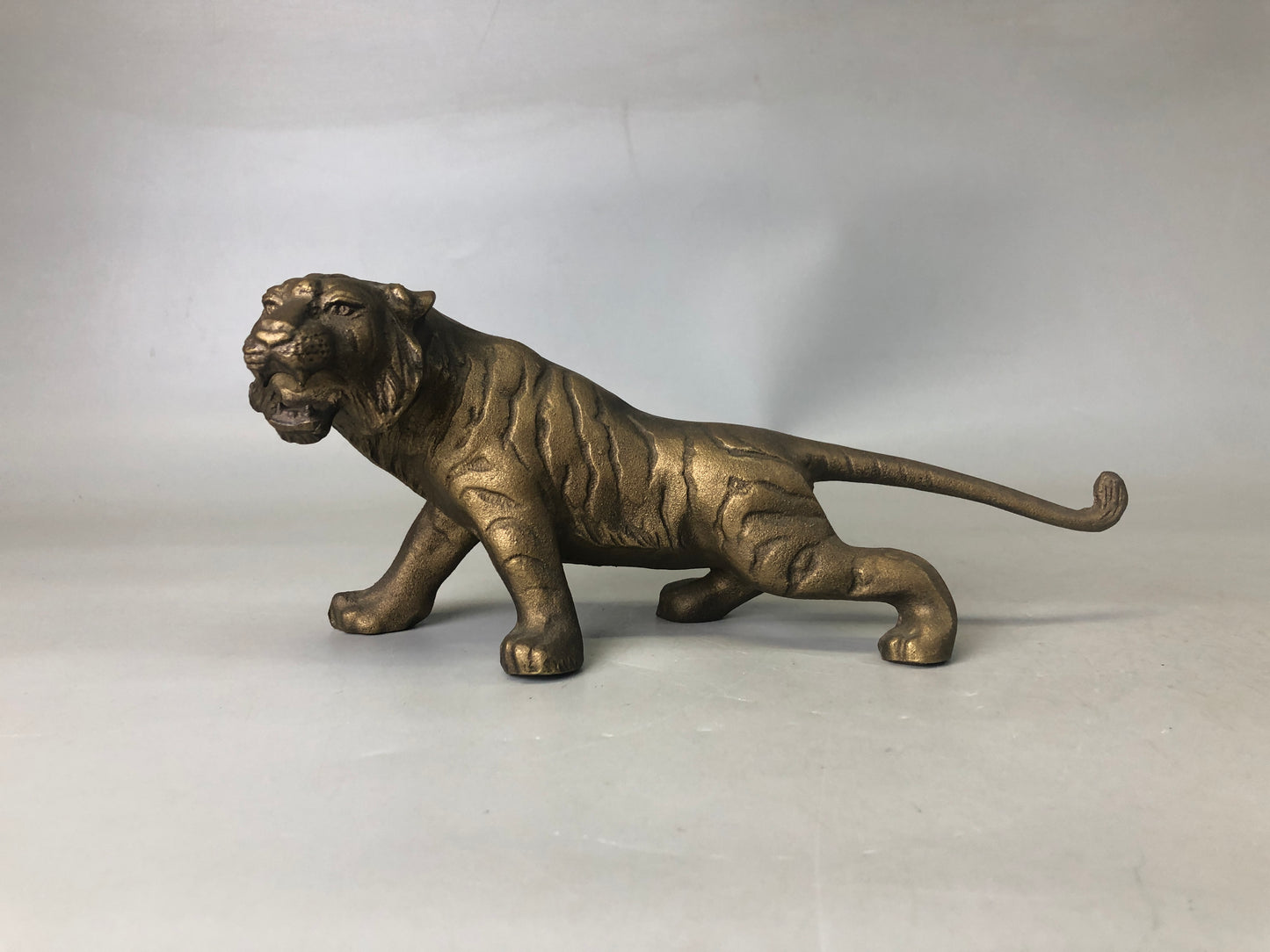 Y7436 OKIMONO metal Tiger figurine figure Japan antique interior decoration