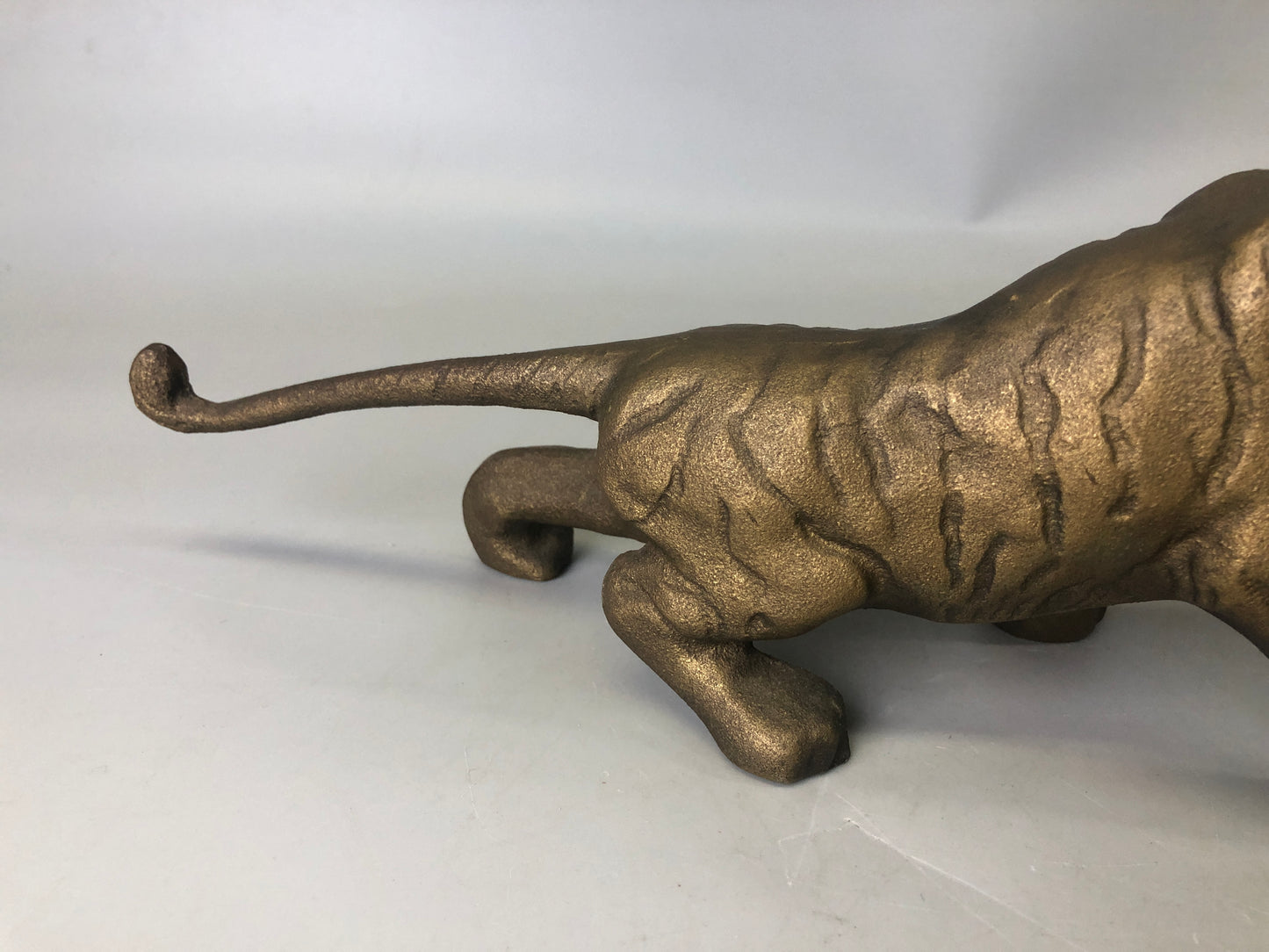 Y7436 OKIMONO metal Tiger figurine figure Japan antique interior decoration