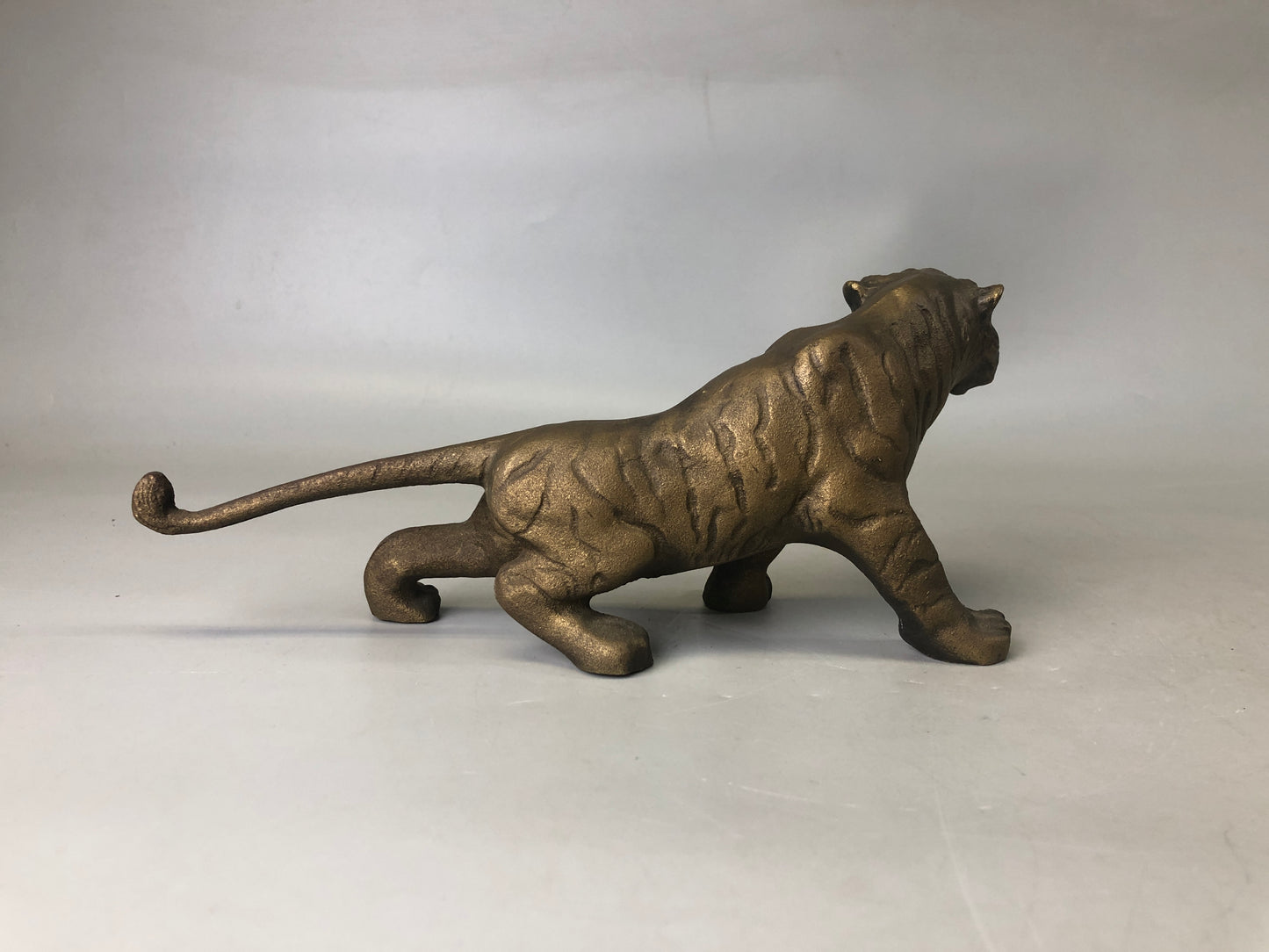 Y7436 OKIMONO metal Tiger figurine figure Japan antique interior decoration