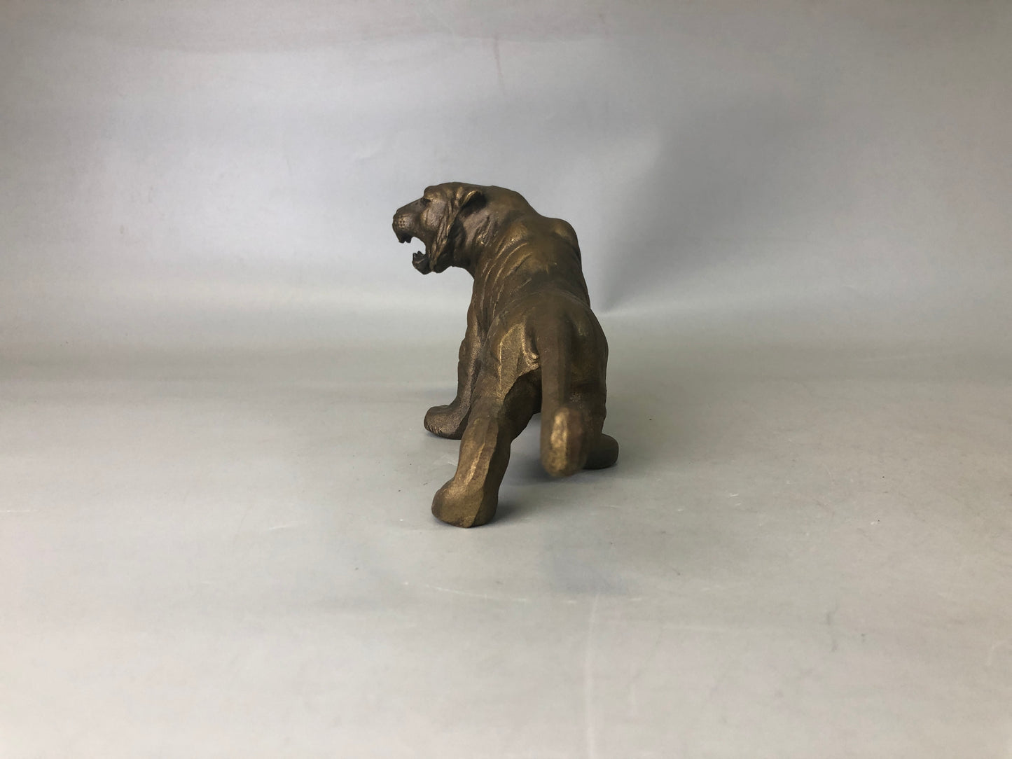 Y7436 OKIMONO metal Tiger figurine figure Japan antique interior decoration