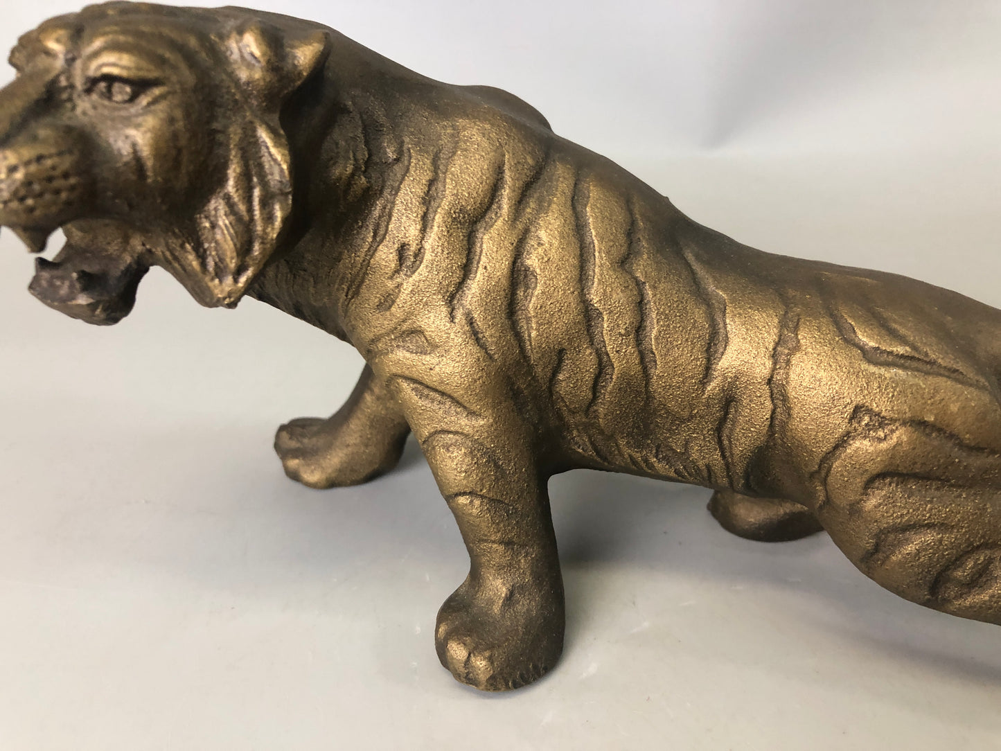 Y7436 OKIMONO metal Tiger figurine figure Japan antique interior decoration